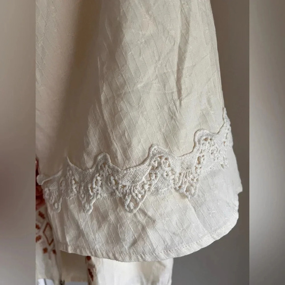 Miss Me Shirt Blouse Women Size Small Ivory Embroidered Boho, Western, Peasant - Picture 5 of 5